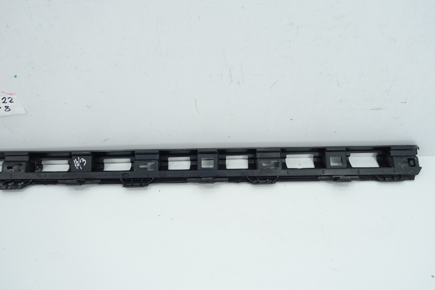 support holder LISTY PROGOWEJ right PASSAT B8 3G0853946