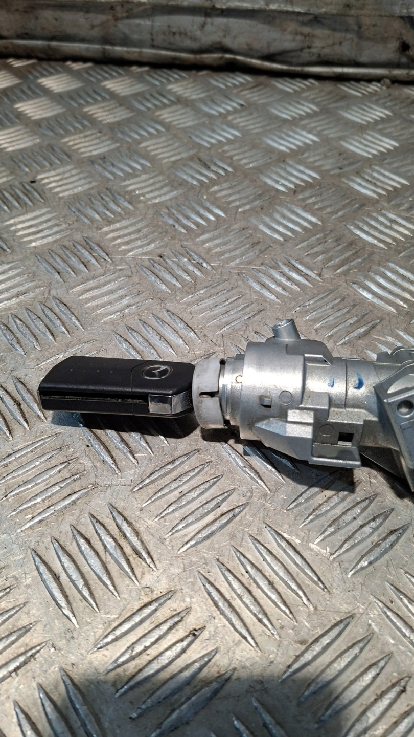 ignition Z KLUCZYKIEM MAZDA 3 BK