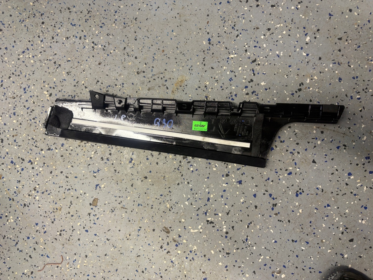 INFINITI Q30 cover side SLUPKA left front 820D35DA0A