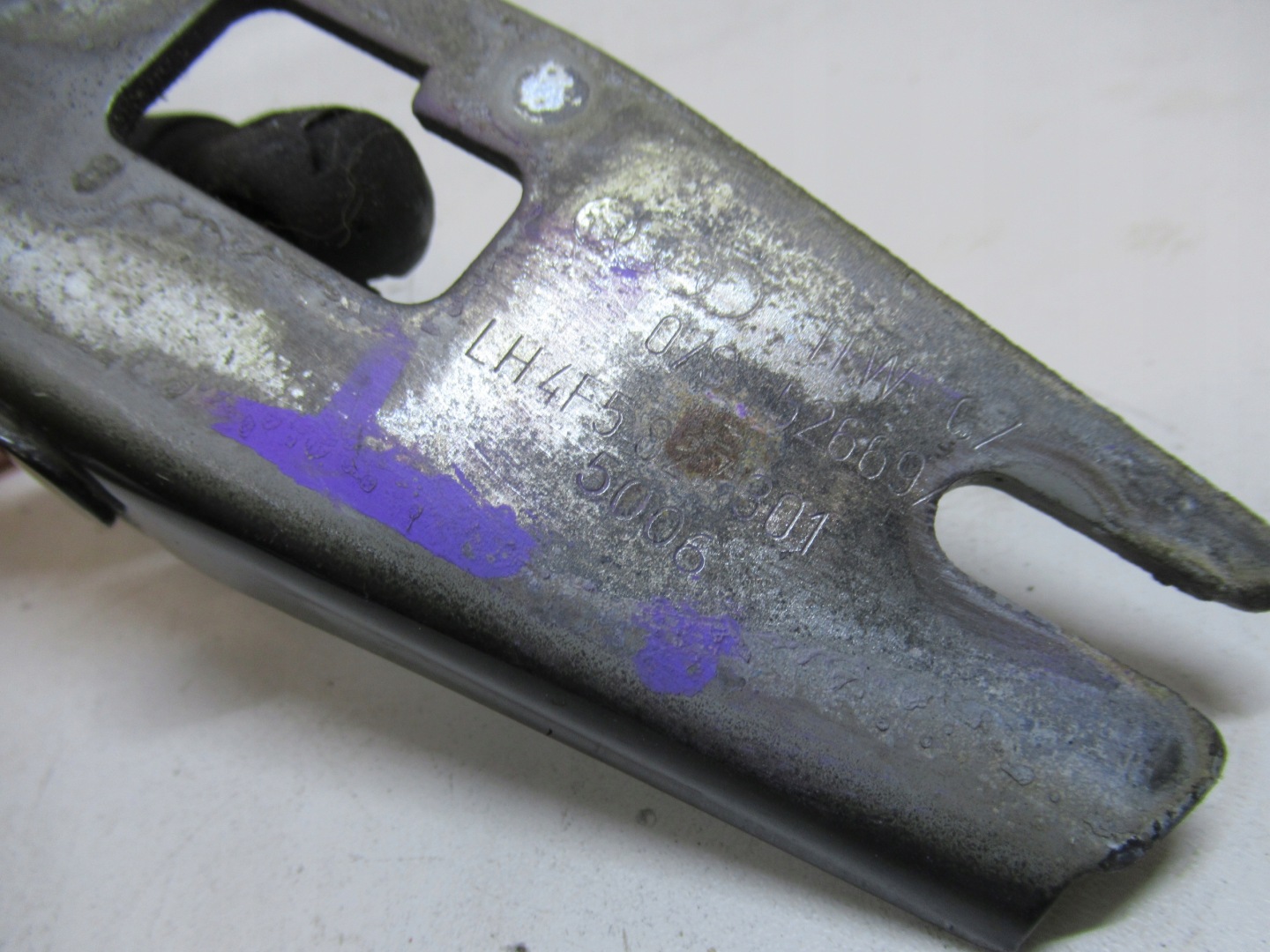 AUDI A6 C6 07R hinge bonnet left rear part 4F5827301