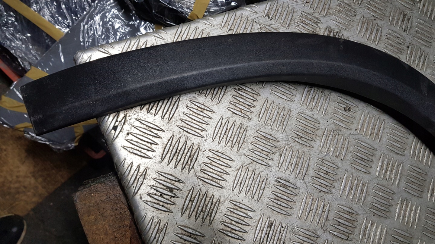 VOLVO XC60 II moulding fender left front