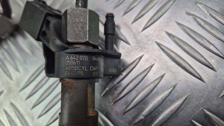 Mercedes E280 CDI W211 injector A6420700487 OM642