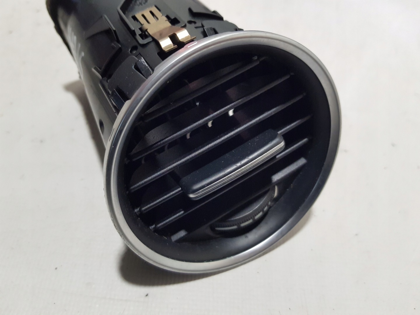 MERCEDES W204 LIFT grid air conditioning devices left A2048306754
