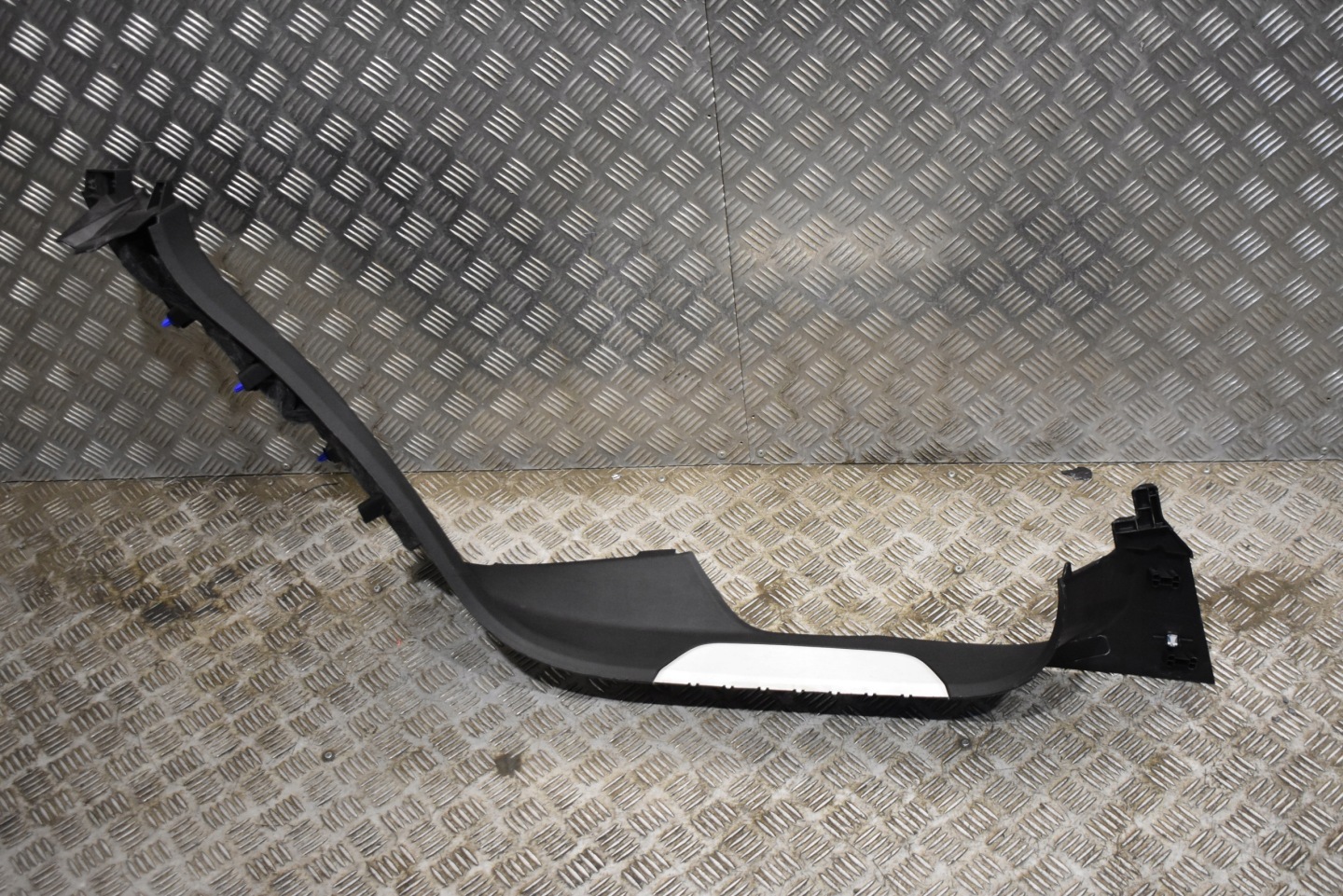 moulding cap threshold rear right PORSCHE TAYCAN 1