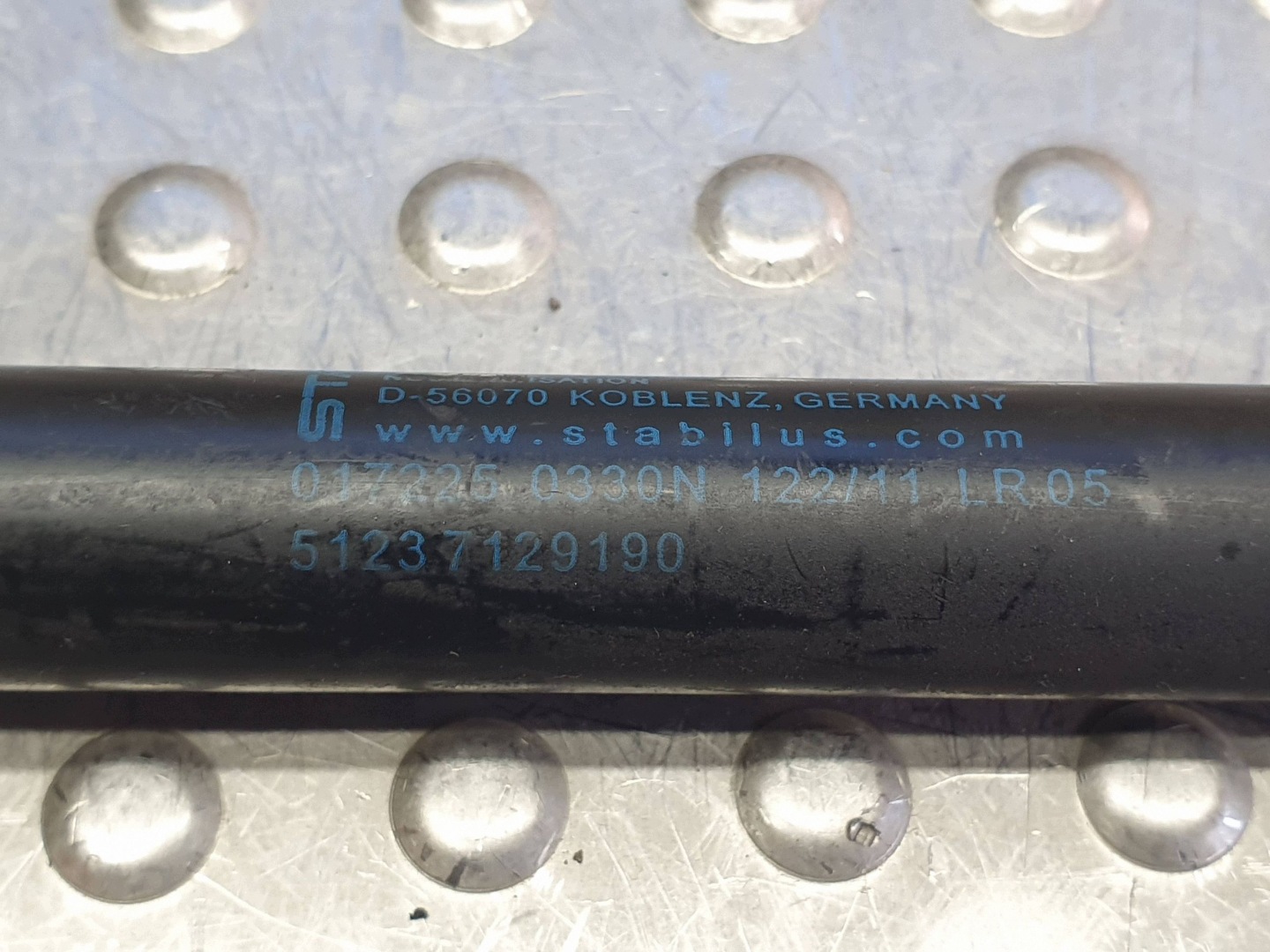 tlumič kapoty pravý 7129190 BMW 3 E90 E91 E92 E93