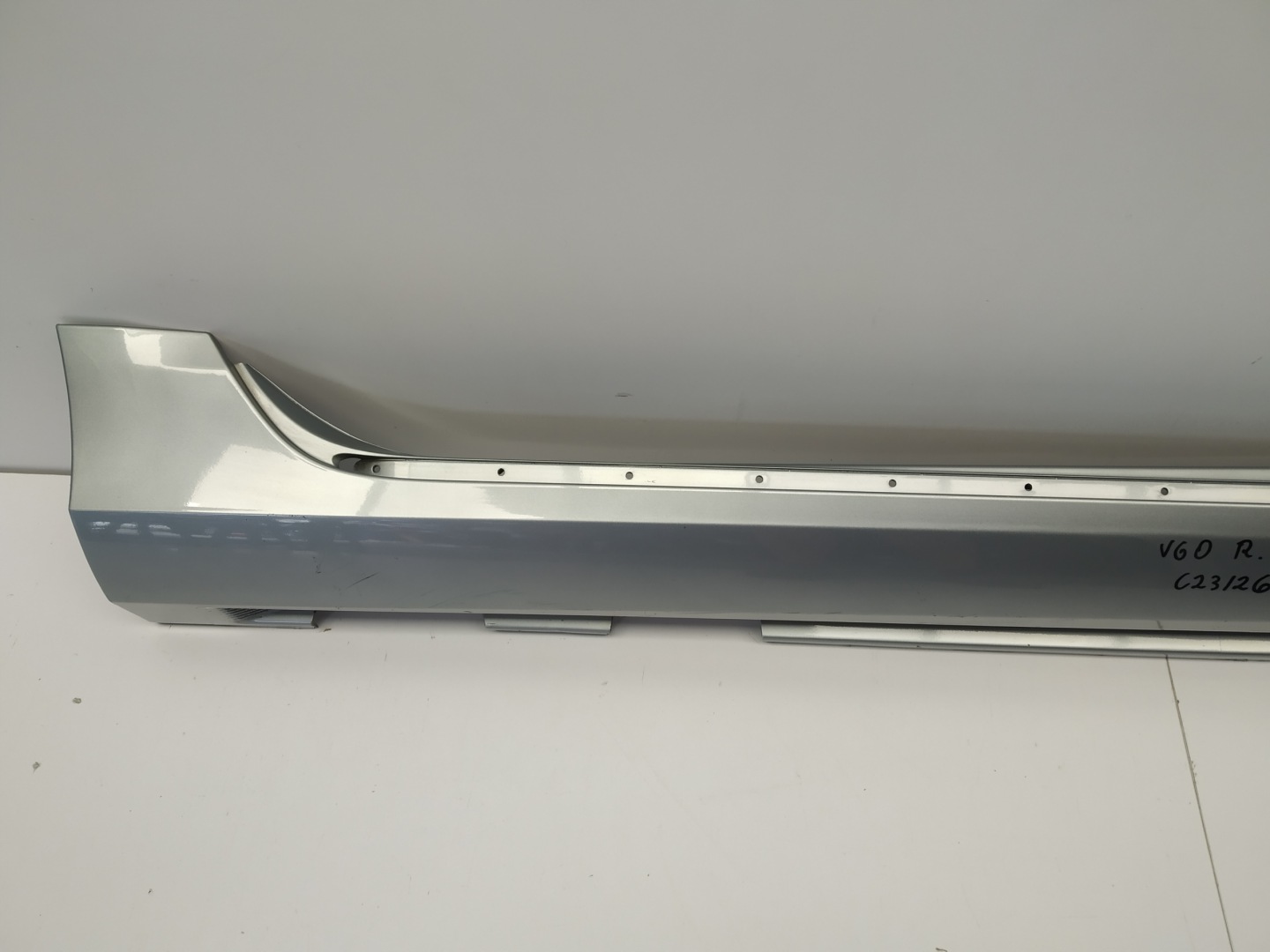 2010r + Volvo S60 II V60 threshold moulding threshold right original 31333005