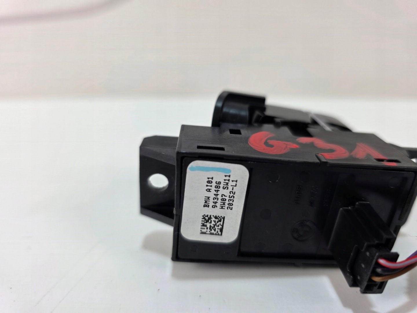 button electric brake BMW 5 G30 G31 9434486