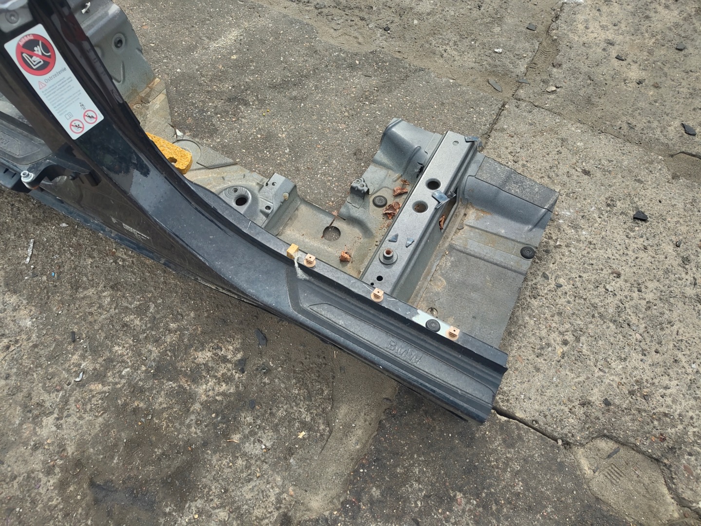 BMW 3 F30 pillar B pillar central right threshold colour 668