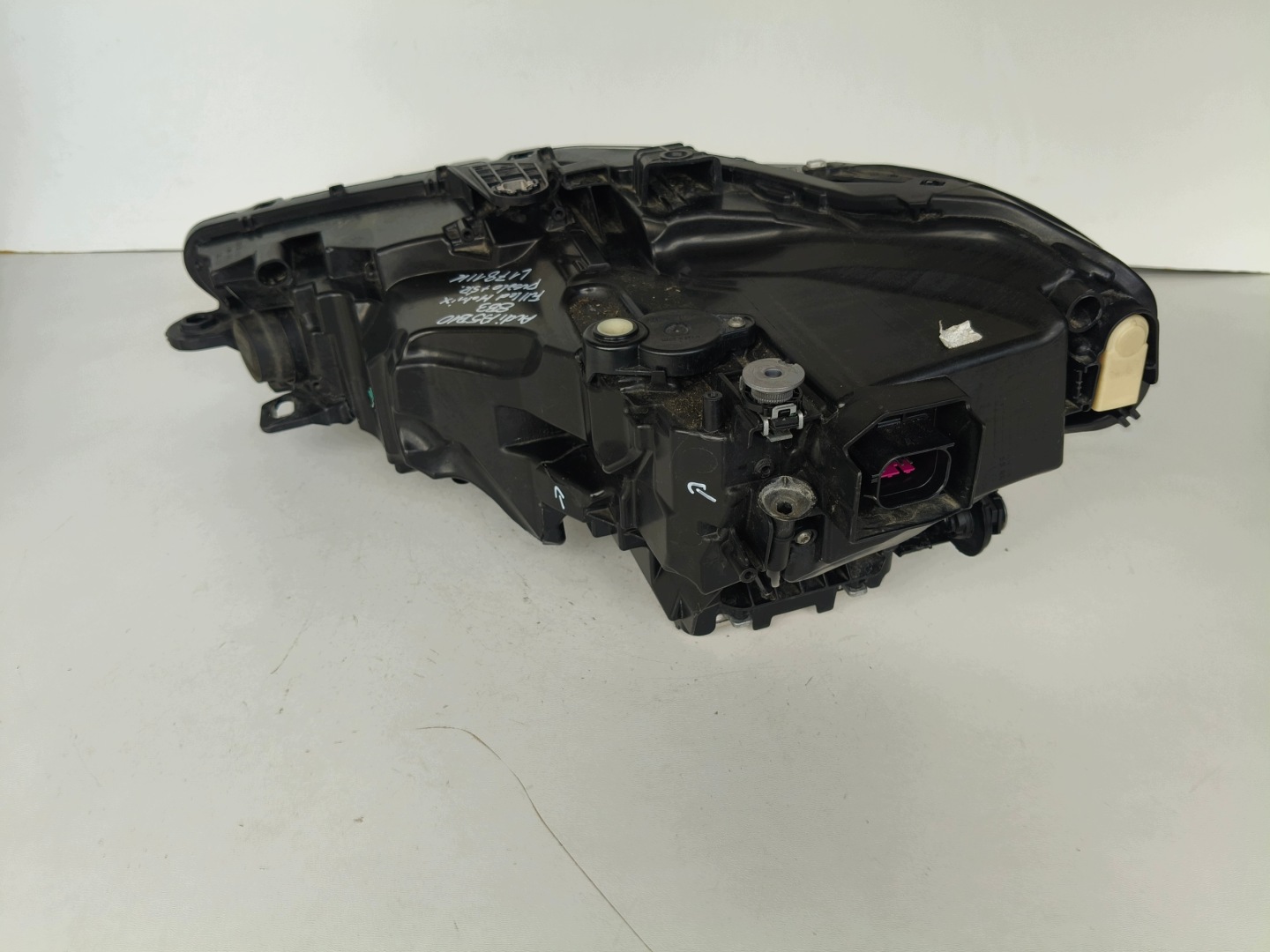 light right REFLEKTOR AUDI A5 B10 8B3 24- FULL LED MATRIX