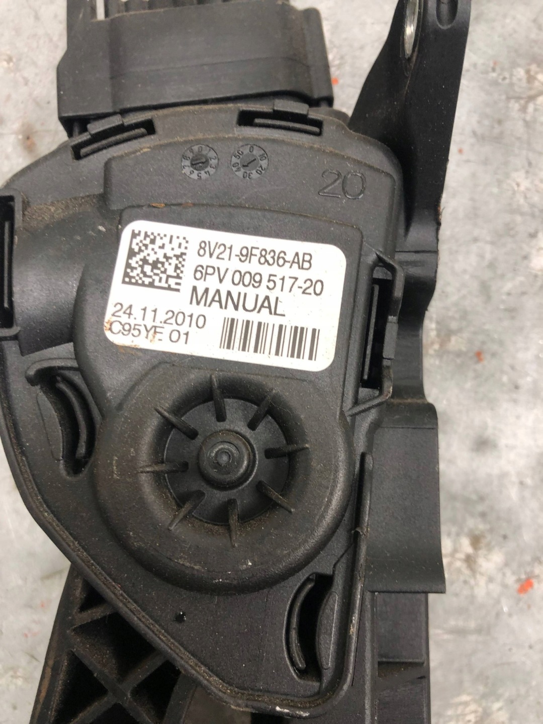 accelerator pedal potentiometer FORD FIESTA MK7 8V21-9F836-AB