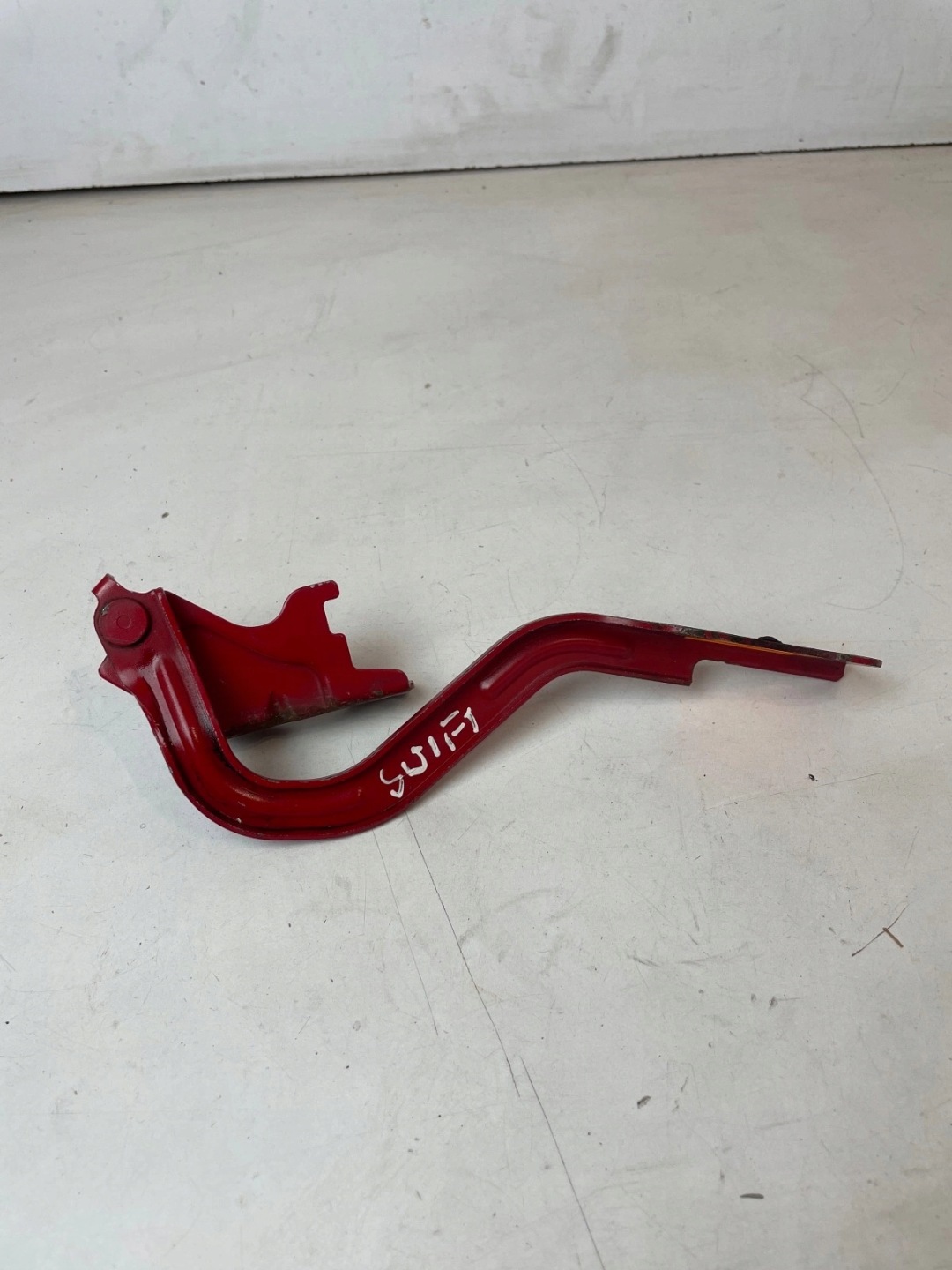 hinge bonnets front front left Suzuki Swift Mk6