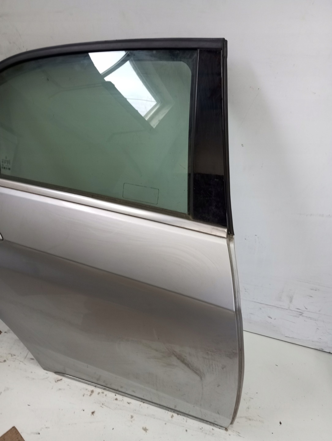 door right rear. MERCEDES E KLASA 212 sedan