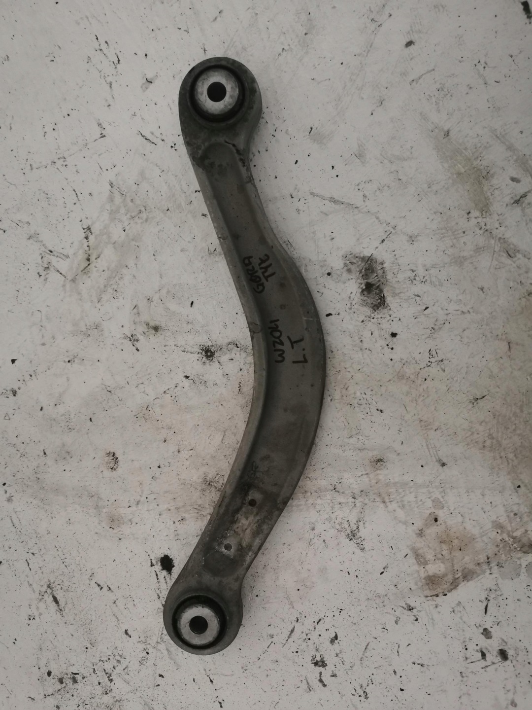 arm left rear part upper MERCEDES C-KLASA W204 07-14
