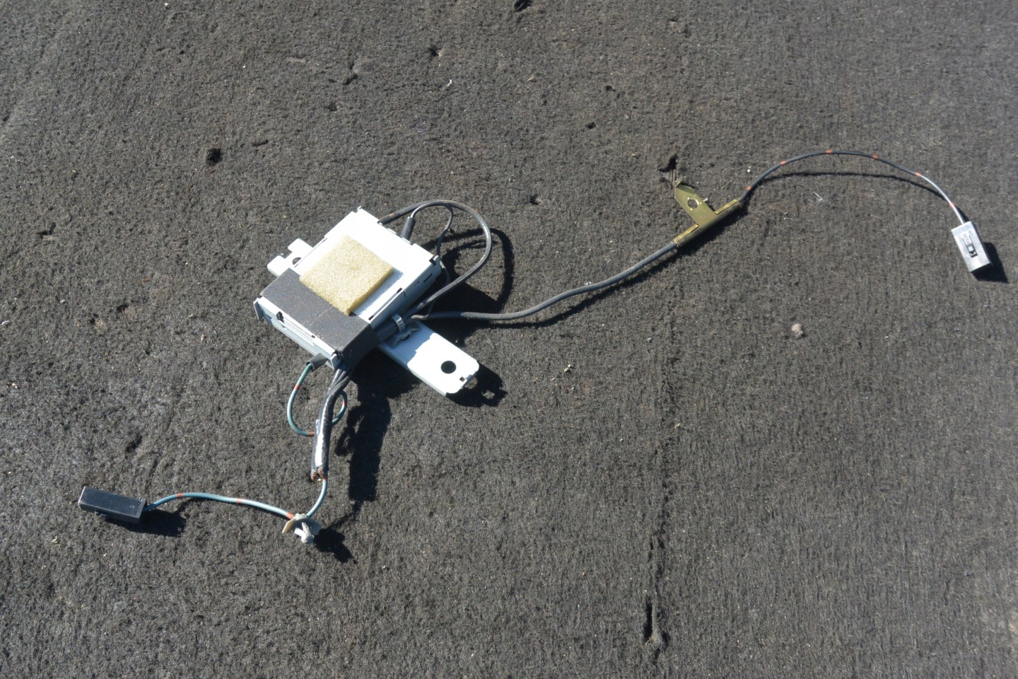 NISSAN MAXIMA A33 QX 00-05 ANTENNE RADIA
