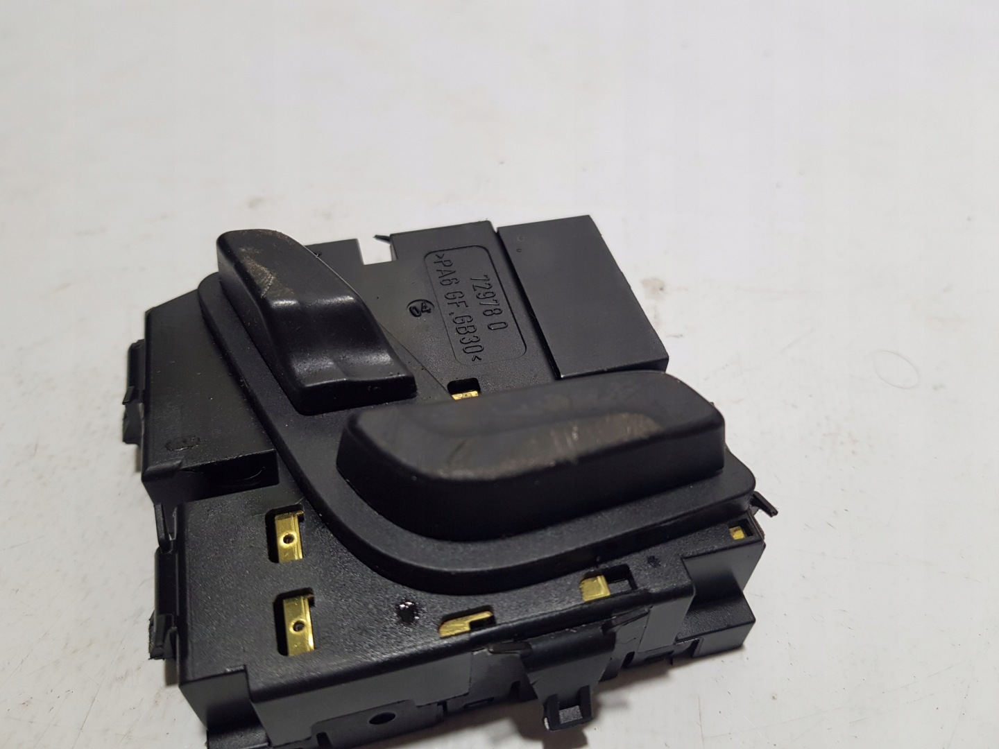 PANEL SITZ rechts MERCEDES W204 W212 CLS W218 2048701758