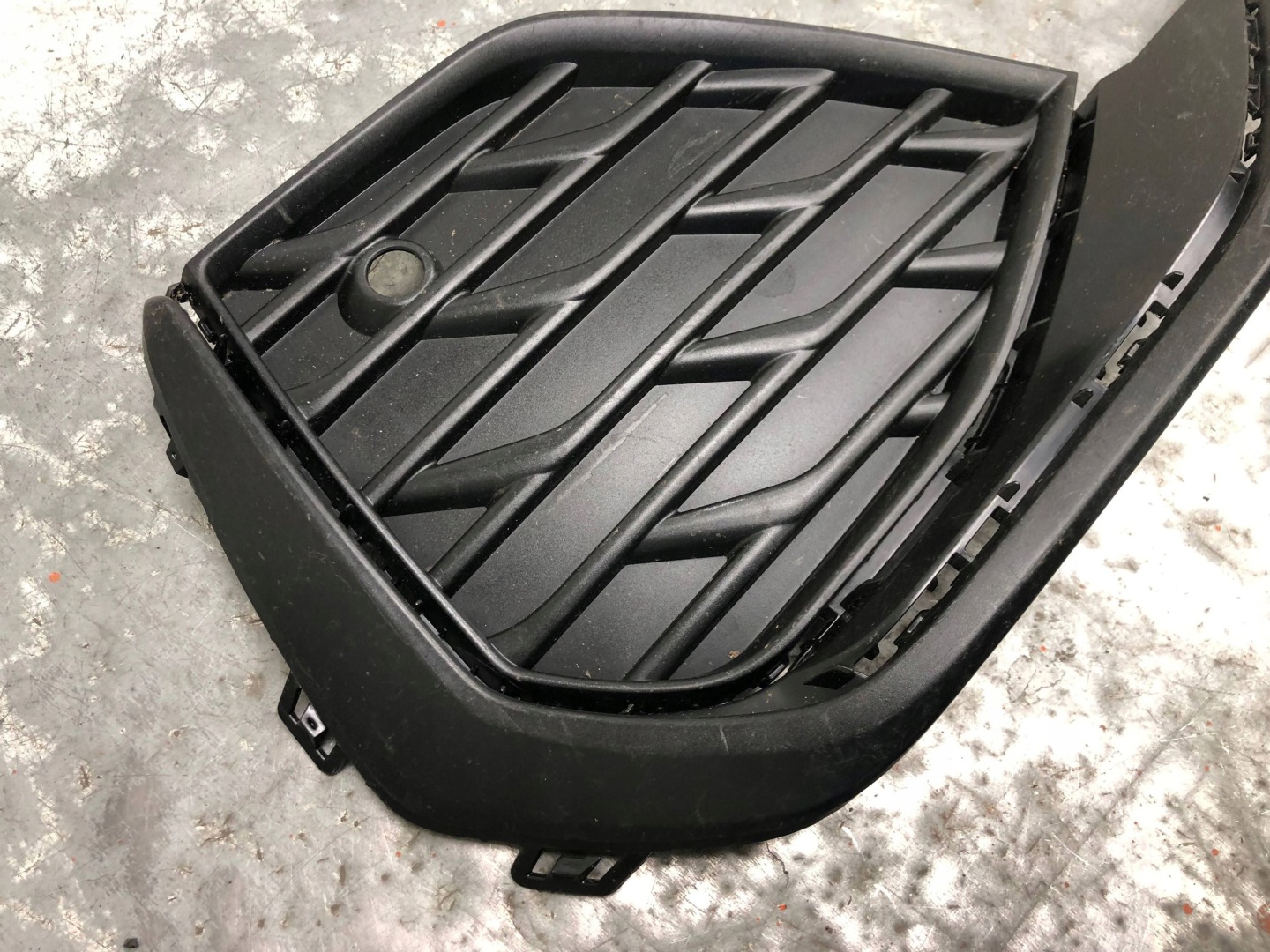 grid of a bumper right front S-LINE AUDI A3 8Y LIFT 8Y0807682H