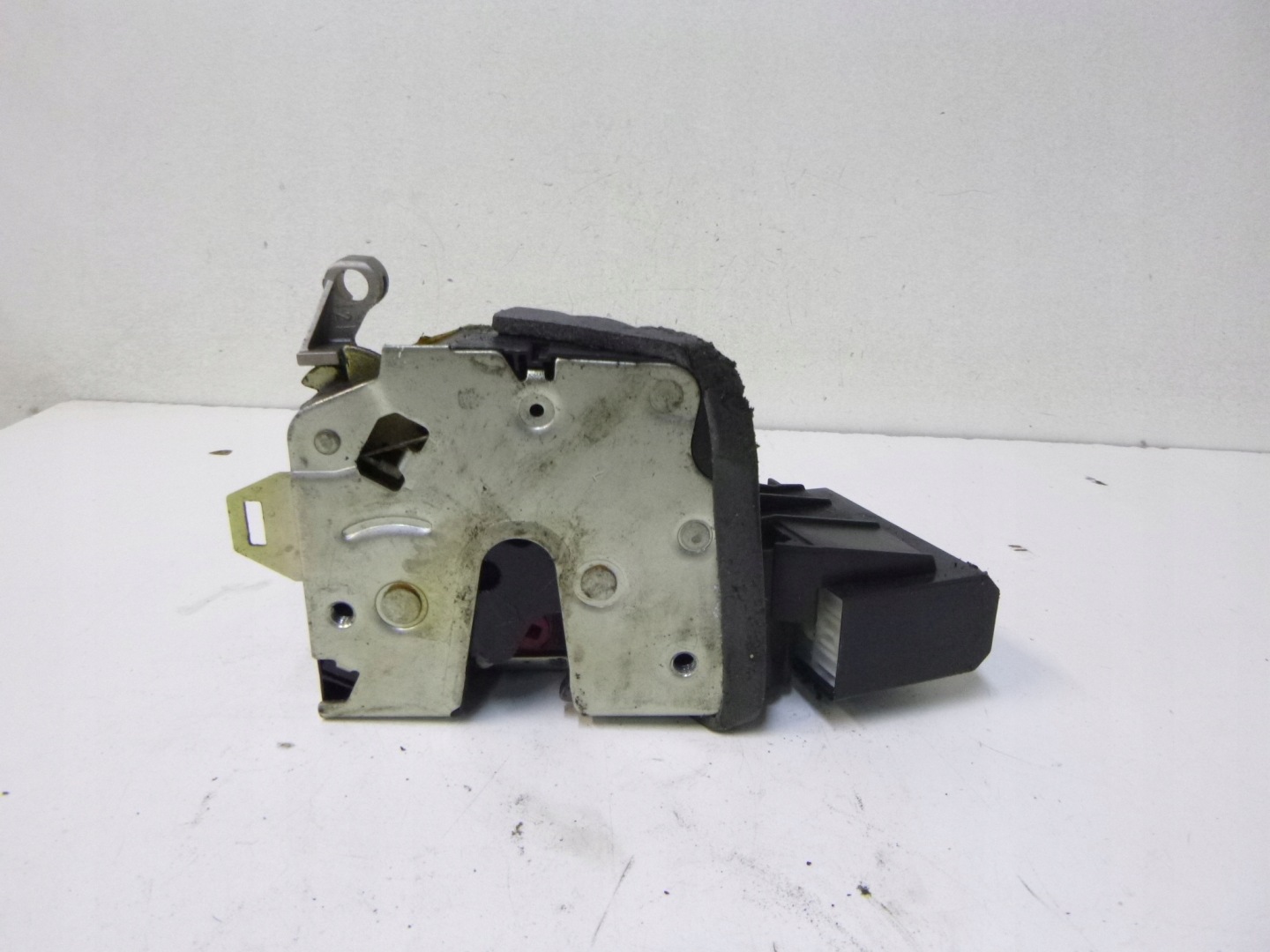 lock rear part left BMW E39 520I KOMBI 1998 4 piny