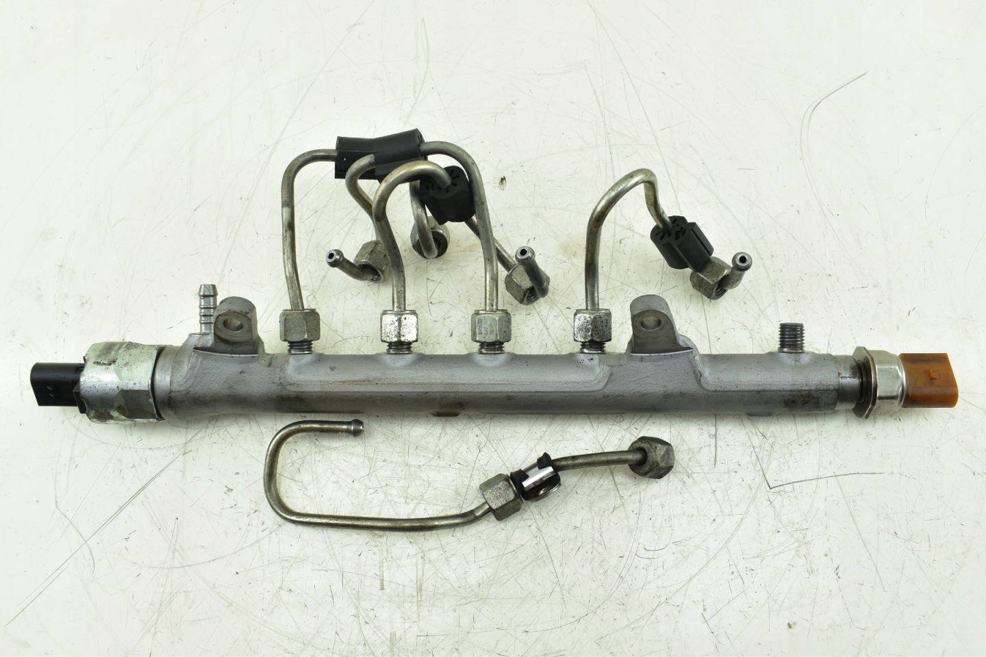 injection ramp sensor VW PASSAT B7 GOLF VI AUDI A3 8P 1.6 TDI 03L130089B