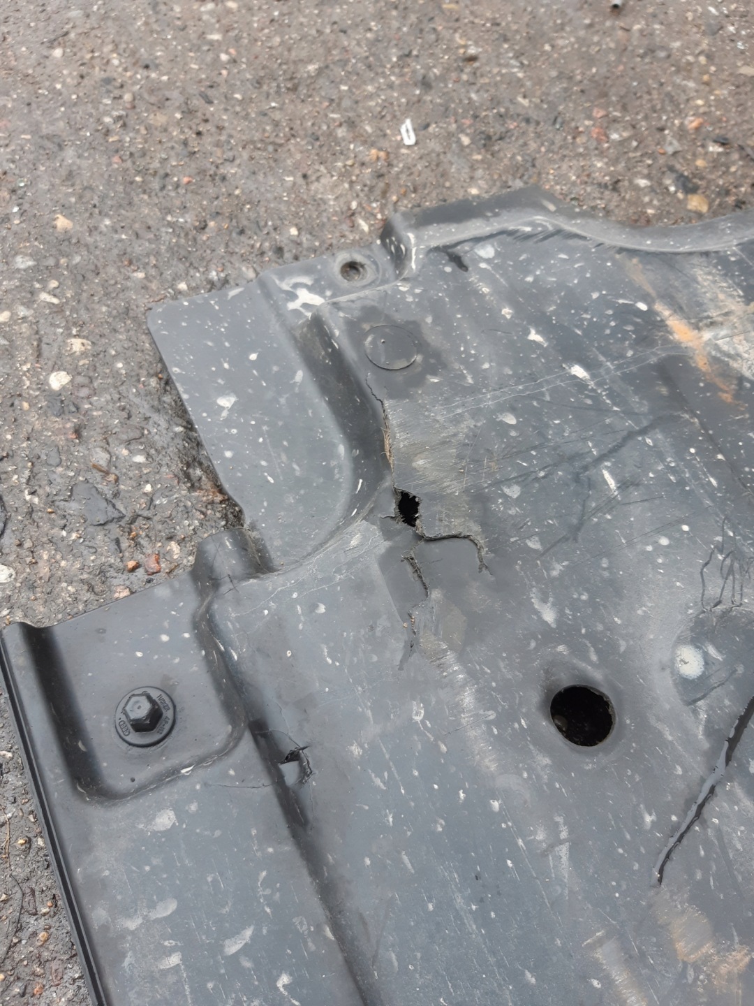 AUDI A6 C6 Blende Abdeckung abdeckung des Bodens Unterfahrschutz links 4F0825207C