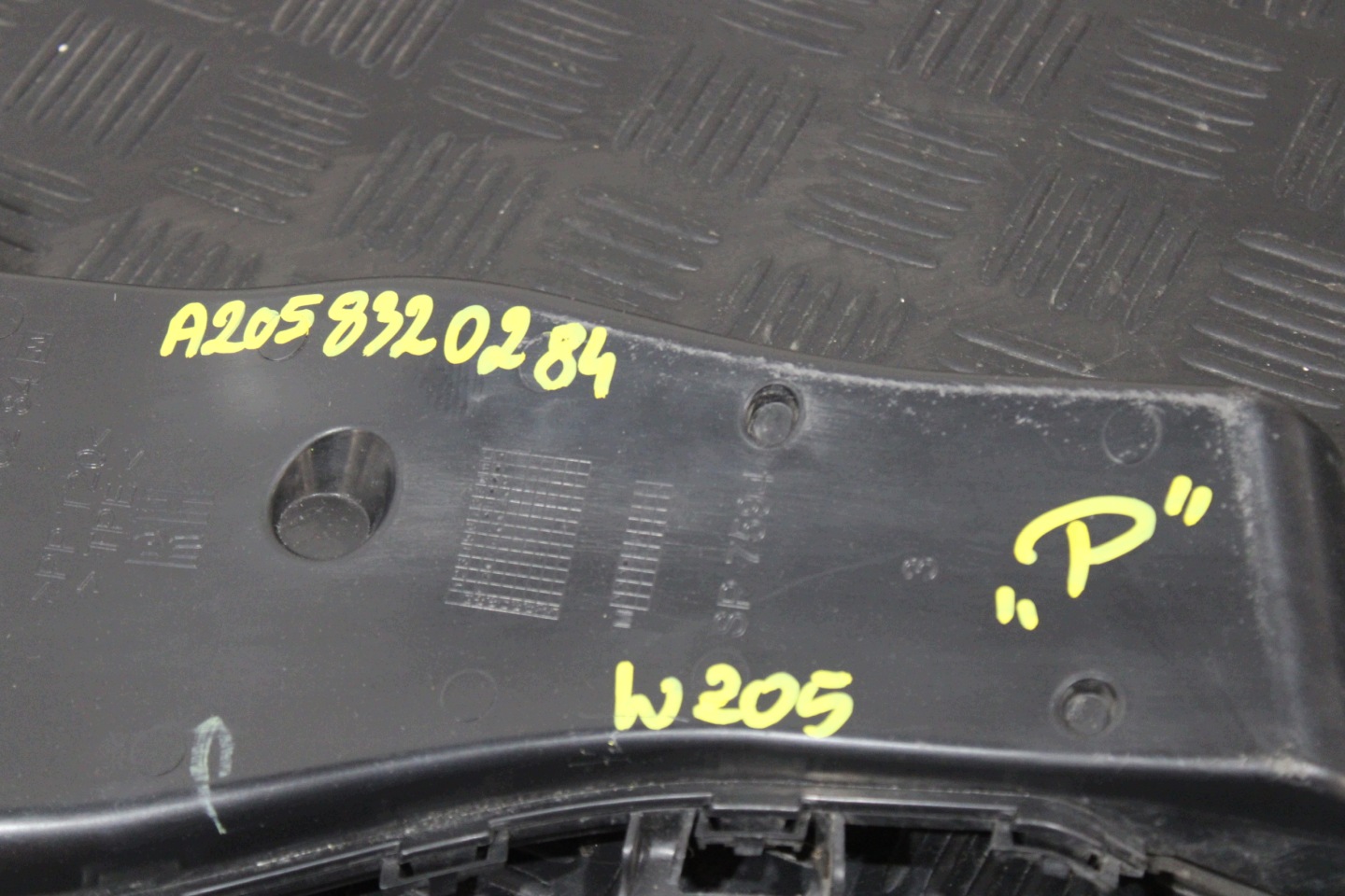 ODPLYW vode A2058320284 MERCEDES C-KLASA W205