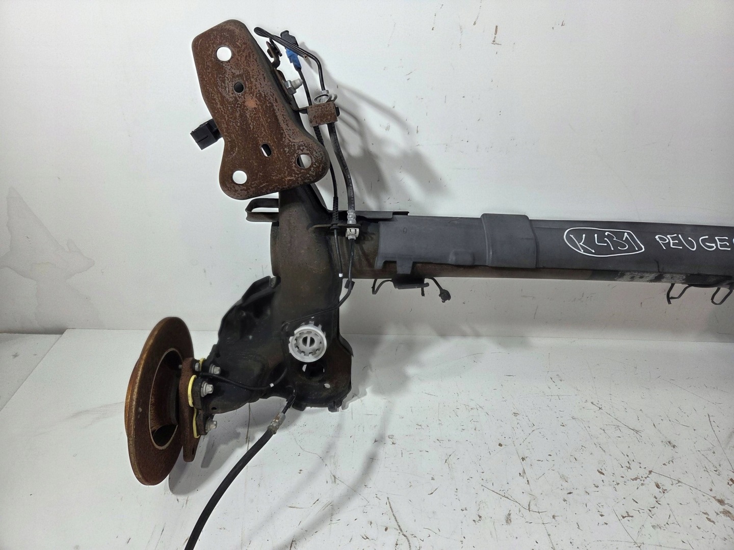 Peugeot 2008 und Achsträger hinten (K431)