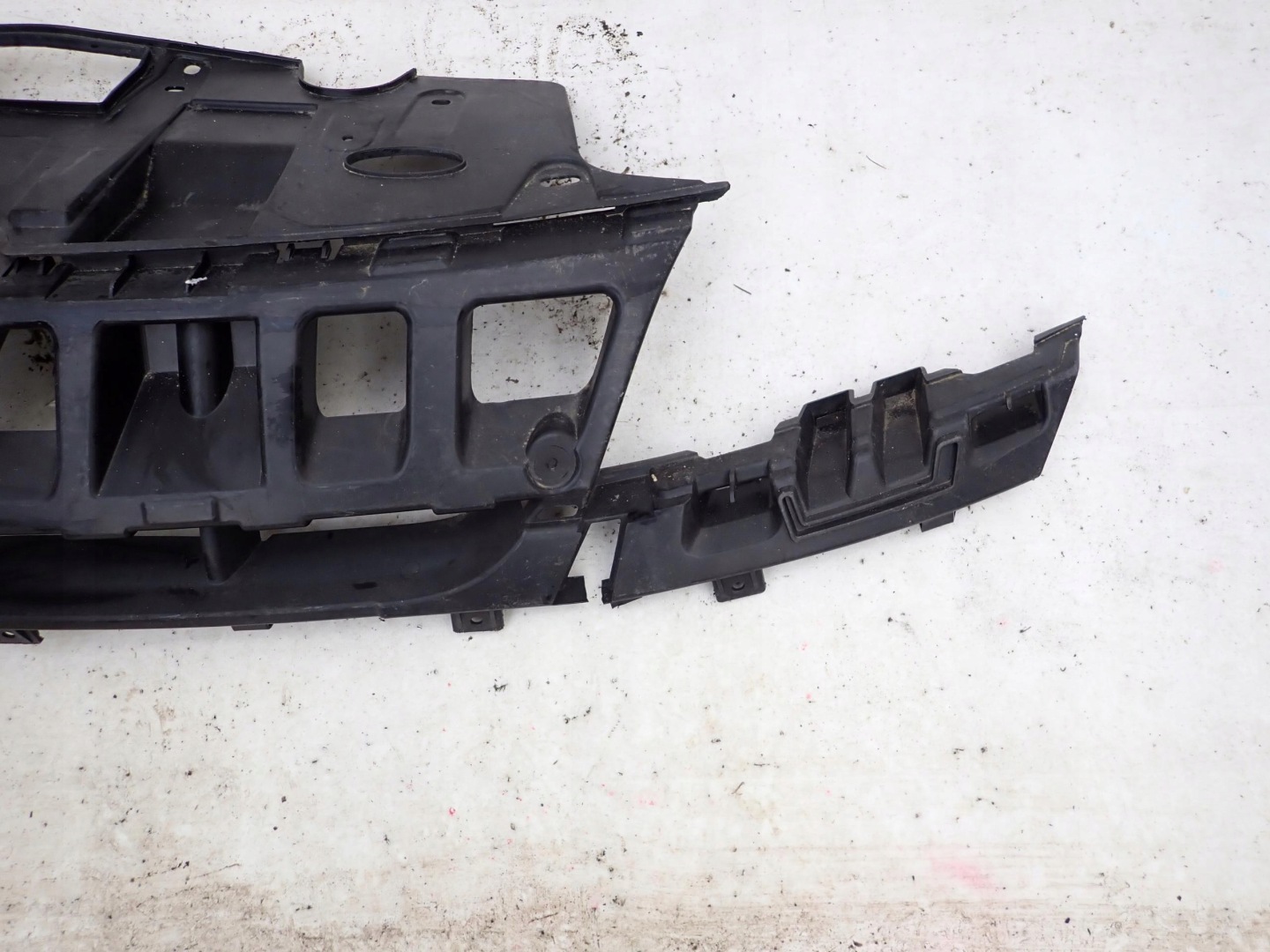 RENAULT MEGANE III 08- pillar holder GRILLA 620369901R