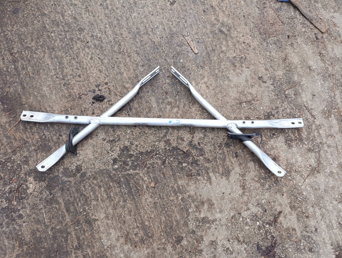 AUDI A6 C8 4K engine mount brace pillar 4K0801223A