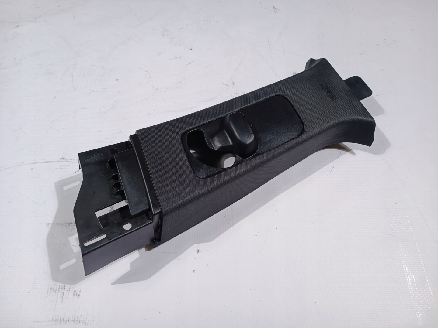 side slupka B cover left Ford Explorer 2016