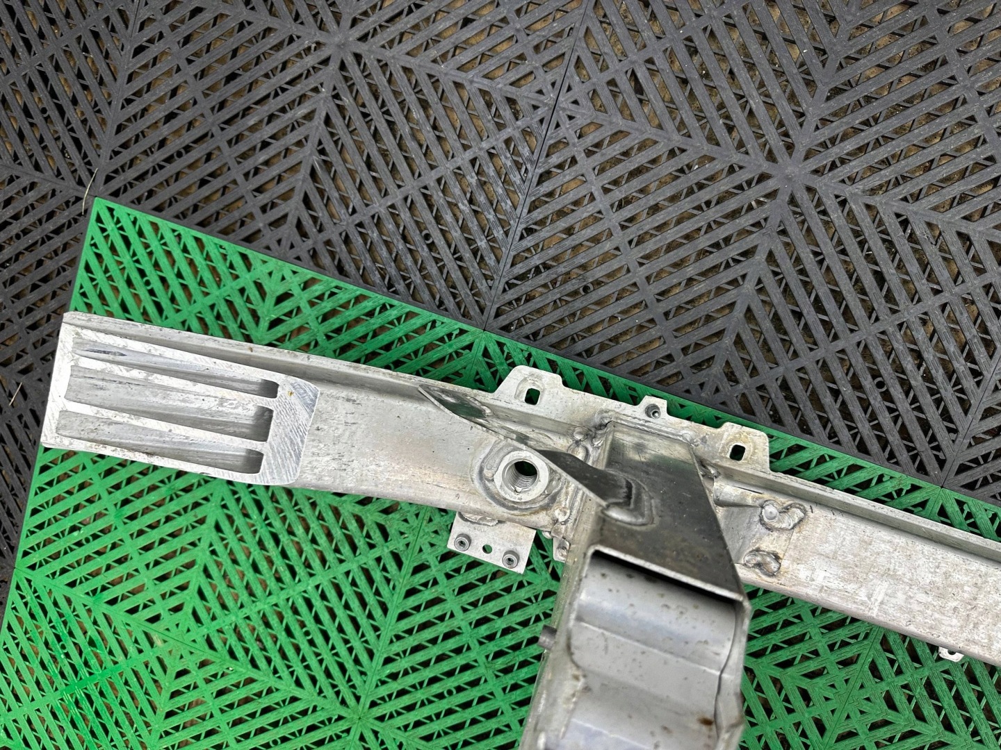 příčka nárazníku předního (výztuha) předek BMW 7 G70 9852844