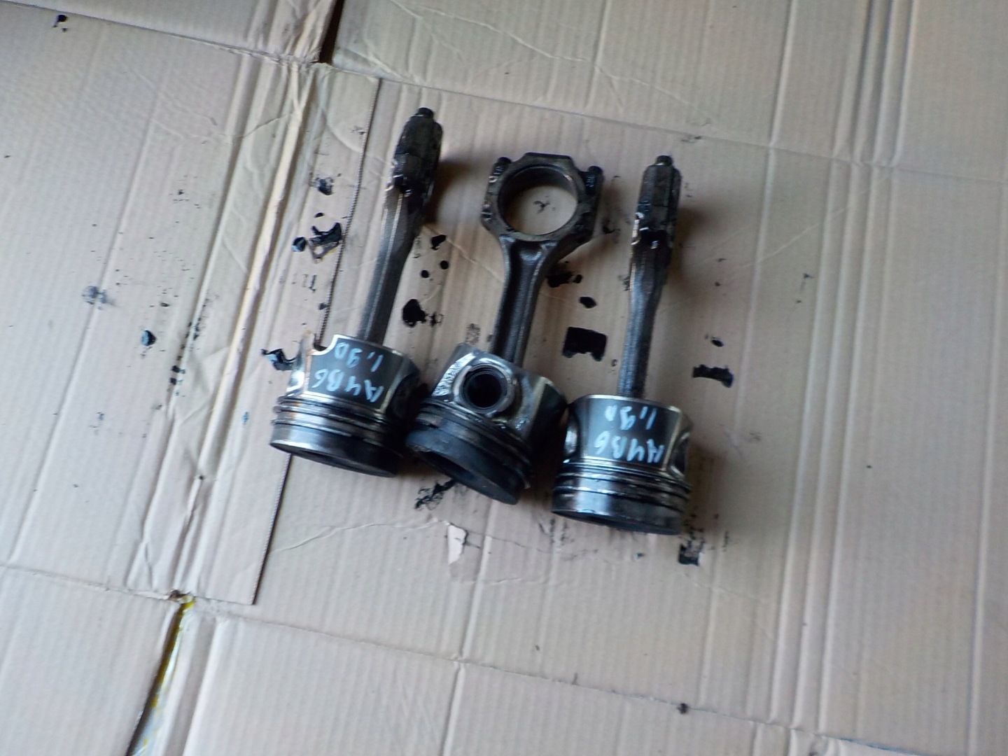 piston connecting rod audi a4 b6 1,9 tdi AWX