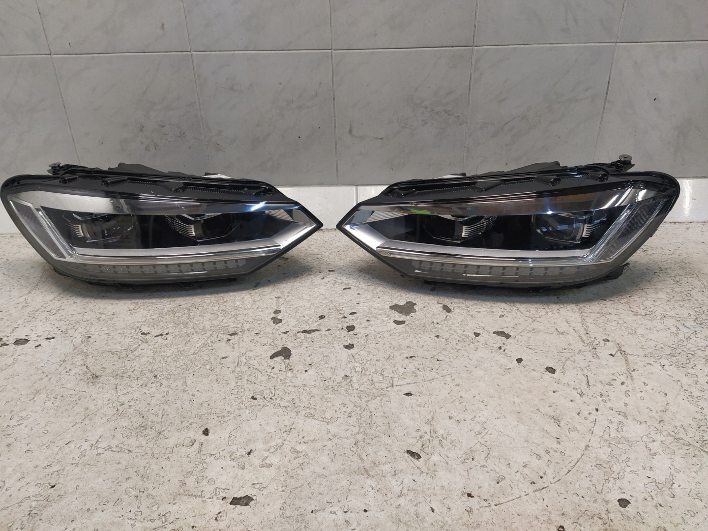 VW TOURAN 5TB lights light REFLEKTOR front FULL LED right left KOMPLET