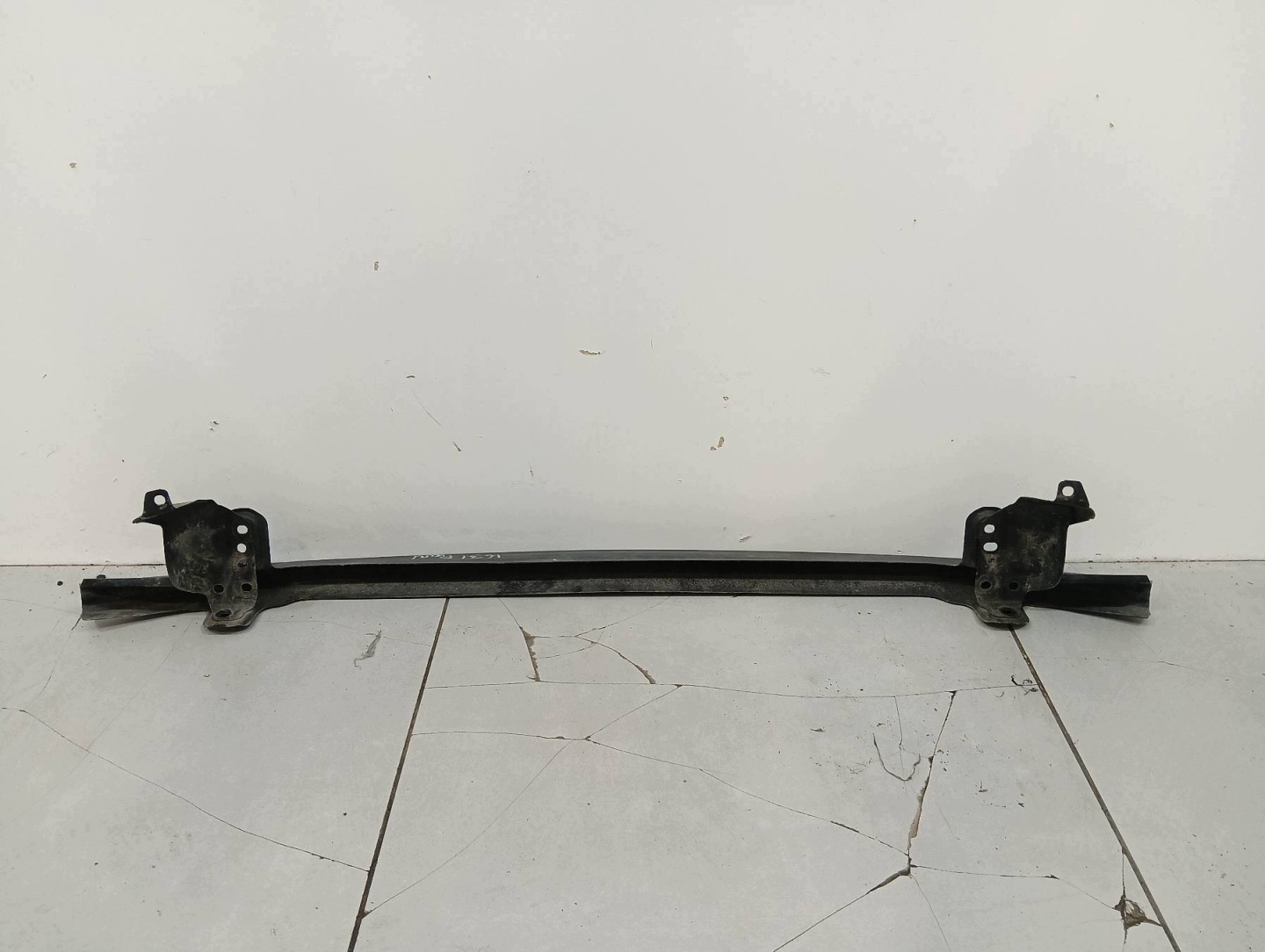 pillar of a bumper sider front VW Volkswagen Golf V (2004-2009)