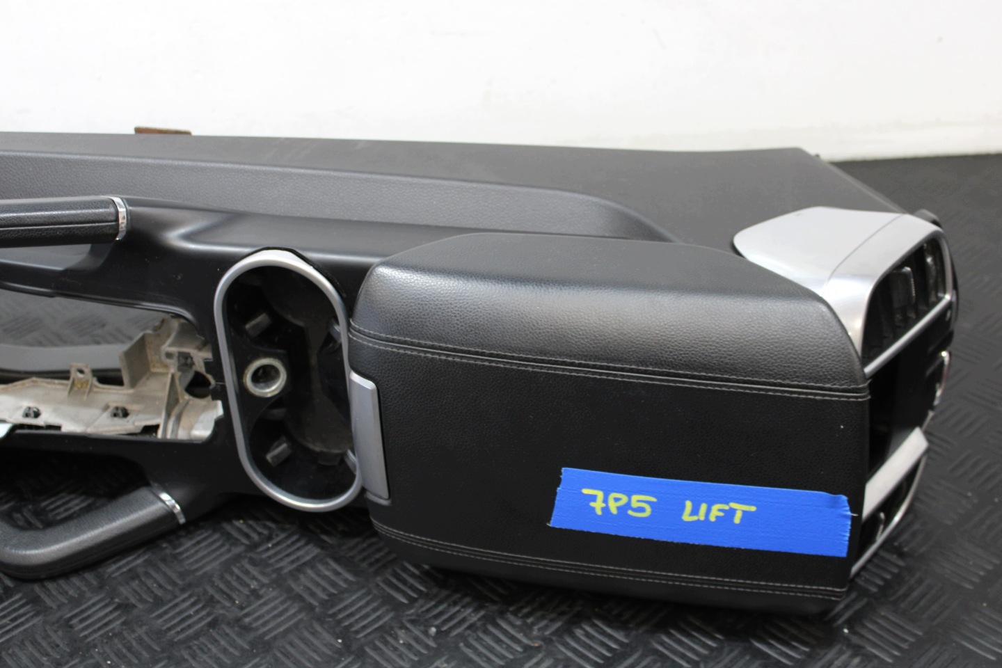 TUNEL central armrest PORSCHE CAYENNE II 2 7P5 LIFT
