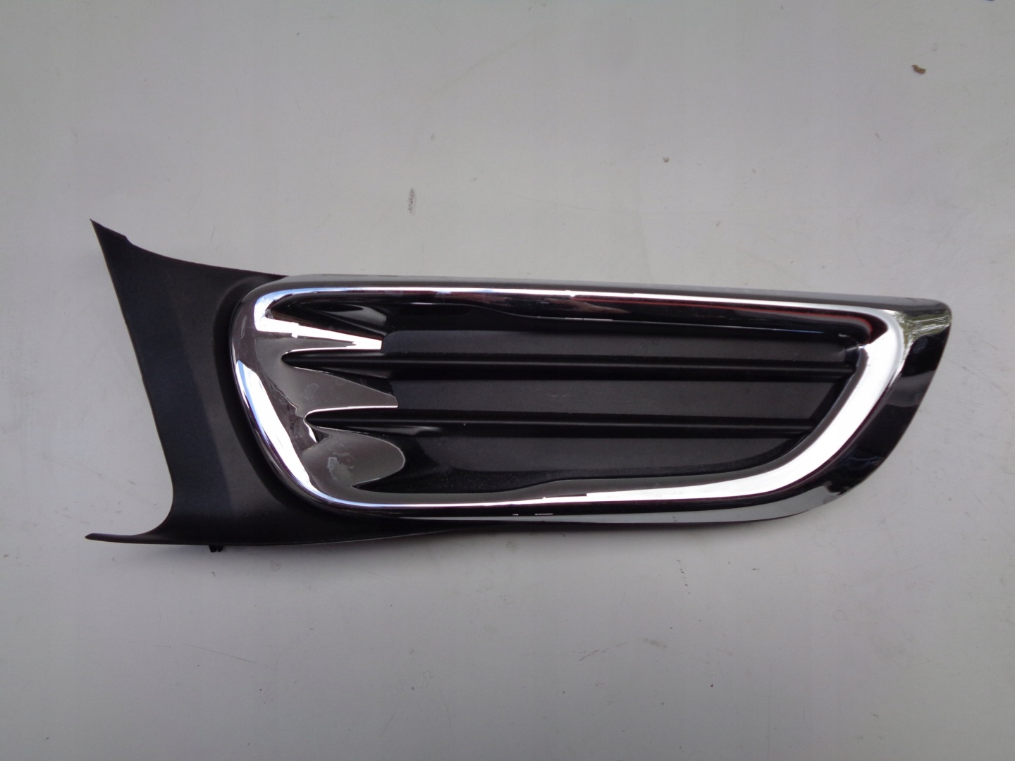 grid of a bumper left CITROEN C3 PICASSO 08-12