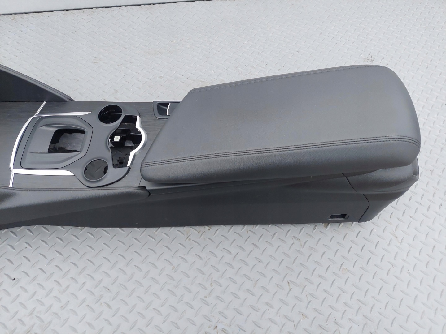 armrest TUNEL central ARM REST UK ANGLIK ALFA ROMEO GIULIA