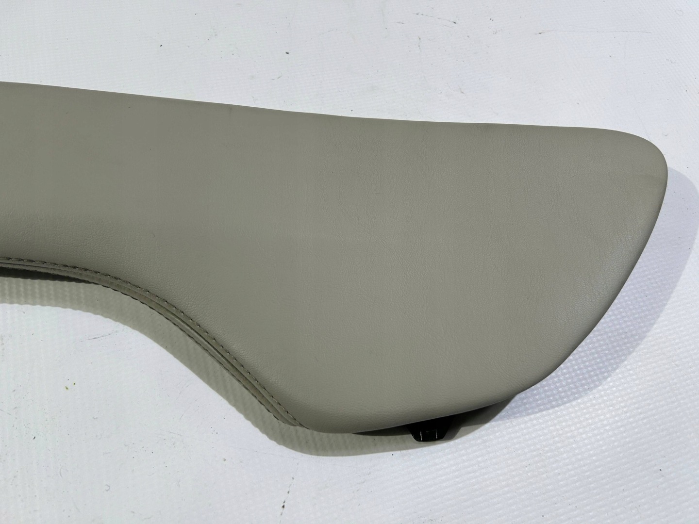 Panel boczny cover left tunelu podlokietnika Chrysler Pacifica 2021