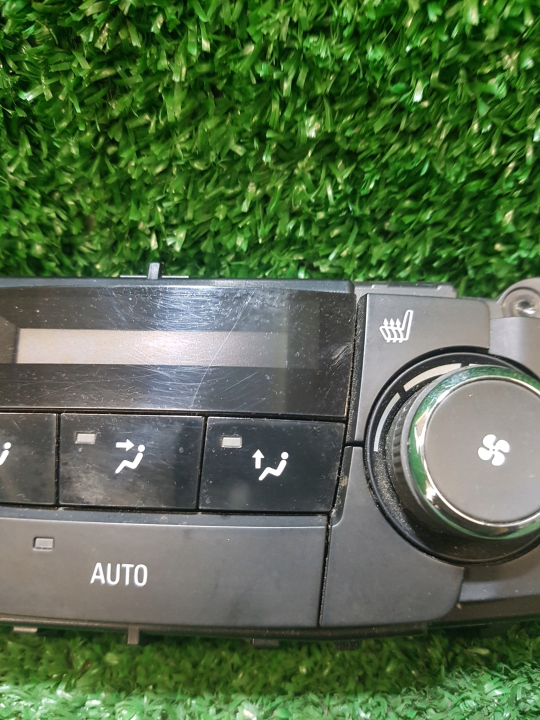 control panel air conditioning devices OPEL INSIGNIA 13273096
