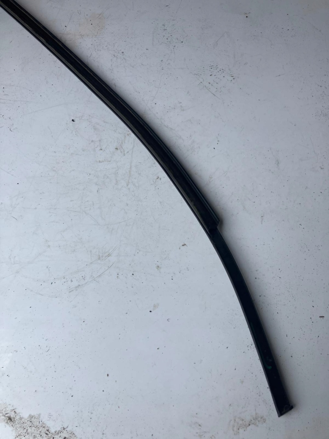 moulding dust door left rear part RENAULT CLIO IV HB