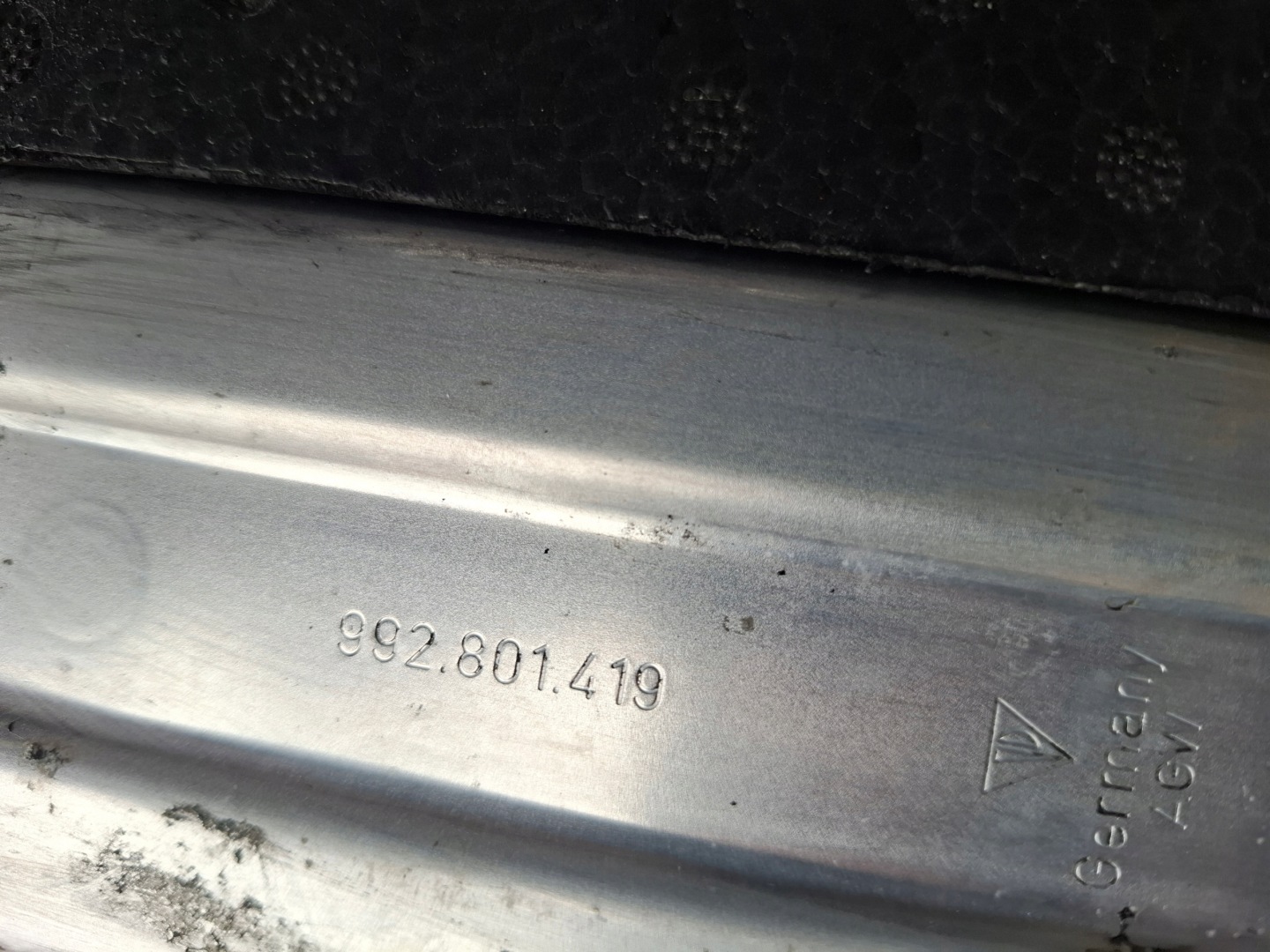 držák WANNY WOZKA předního PORSCHE 992 911
