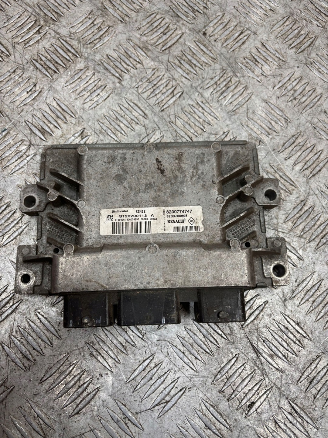 control unit of the engine computer 8200774747 RENAULT TWINGO II 1.2