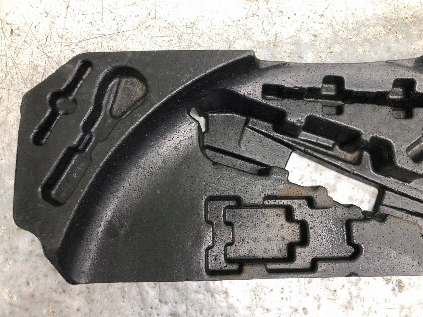 passenger compartment polystirene boot MERCEDES ML W164 A1648992514