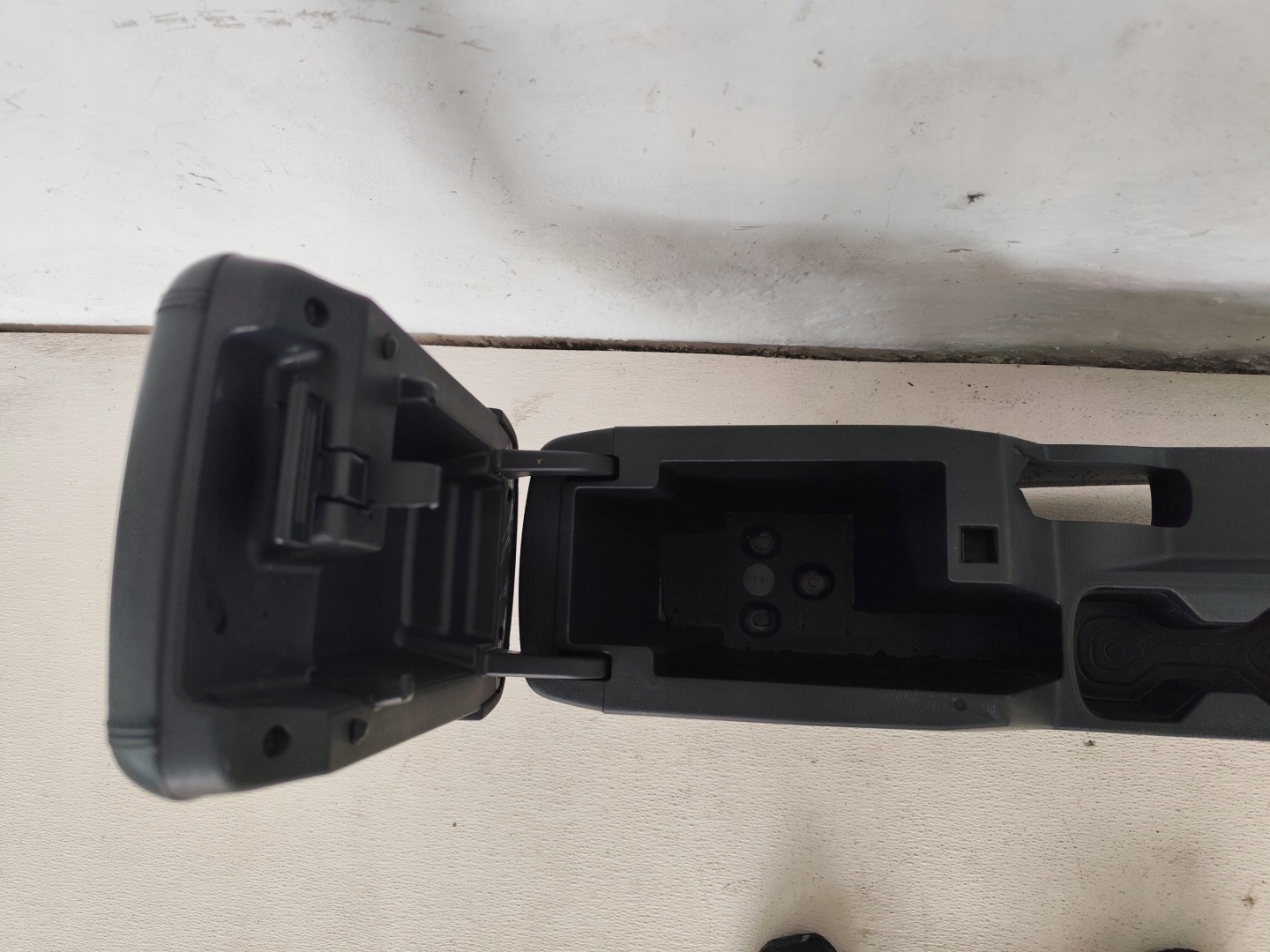 SSANGYONG TIVOLI 2016 TUNEL central armrest