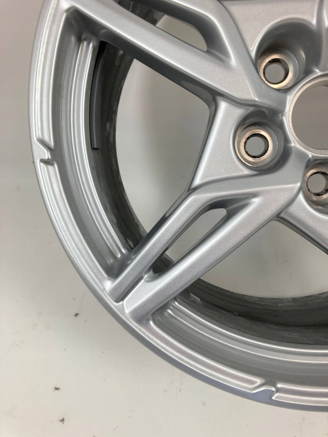Chevrolet Corvette C8 Stingray disk disk hliníkový 19' OEM 2020-2024