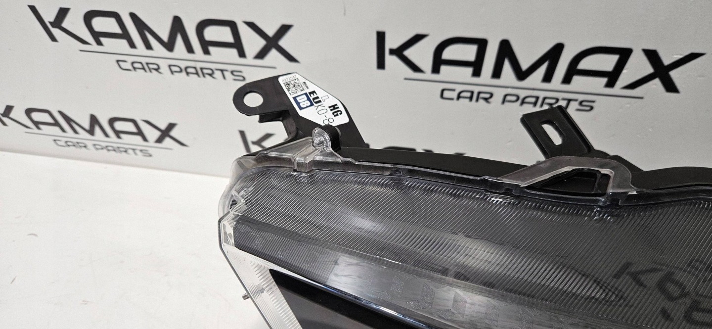 light left front FULL LED TOYOTA YARIS IV 20- original KOITO EUK0-8