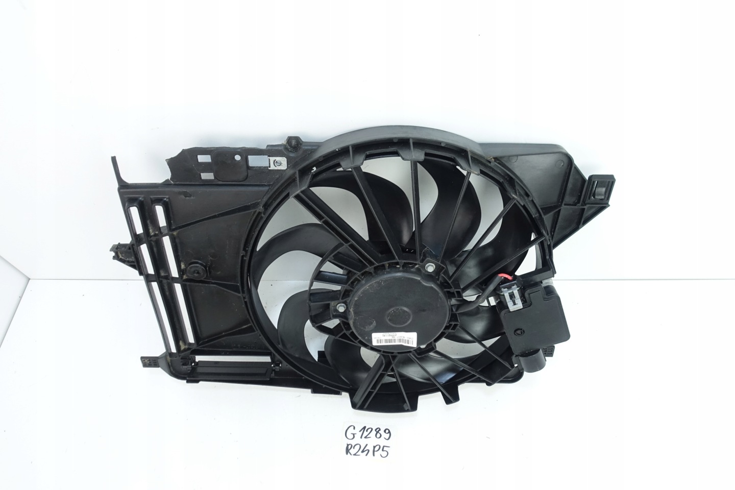 FORD FOCUS MK3 2009- ventilátor chladiče CV61-8C607-VB
