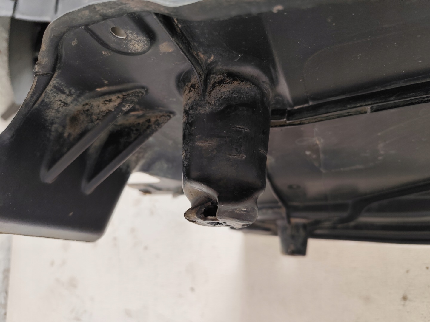 VOLKSWAGEN CADDY V 2K7 2021 cover chassis left