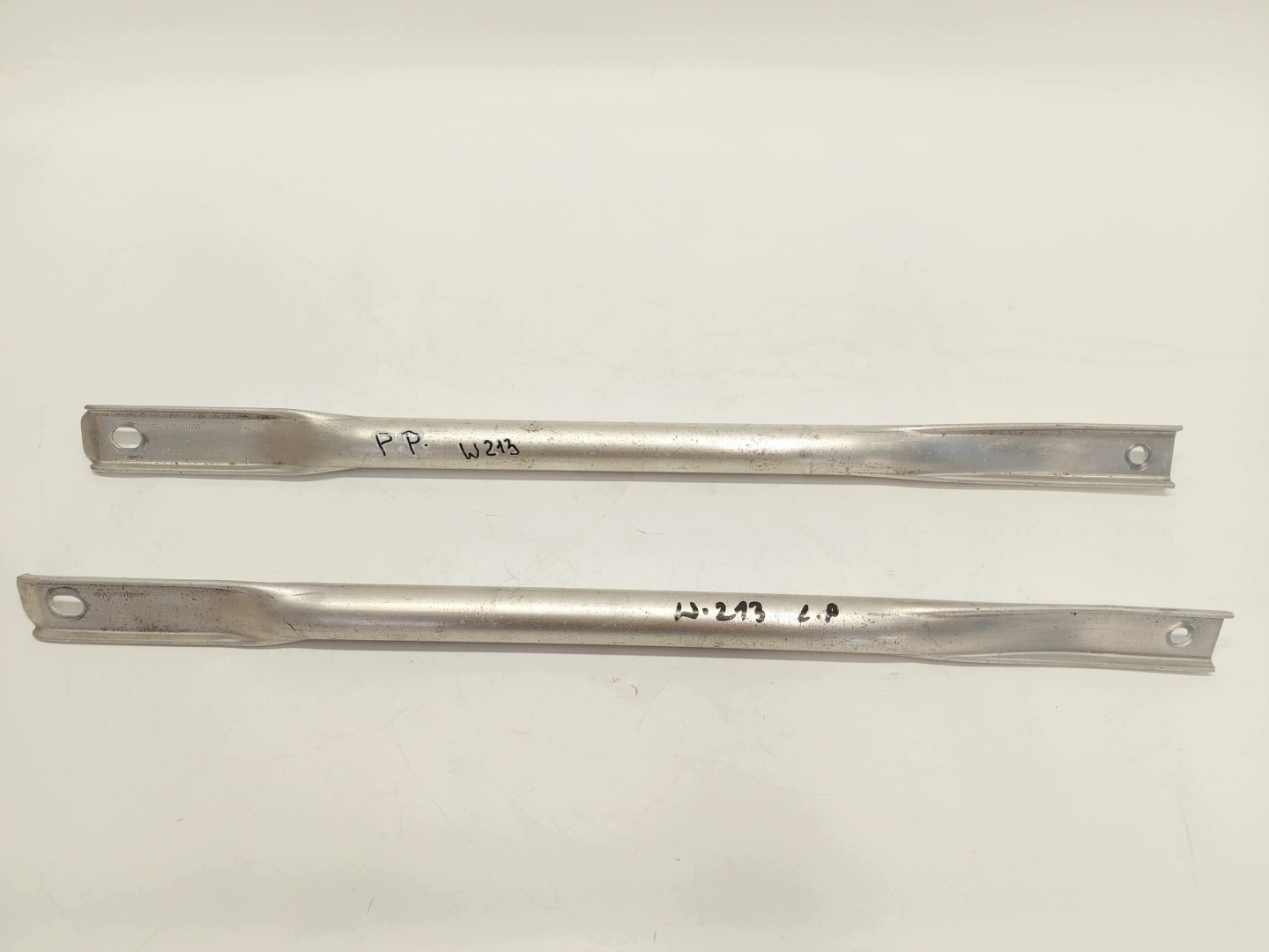 MERCEDES W213 E300de Kombi brace kielichow komplet A2136280000
