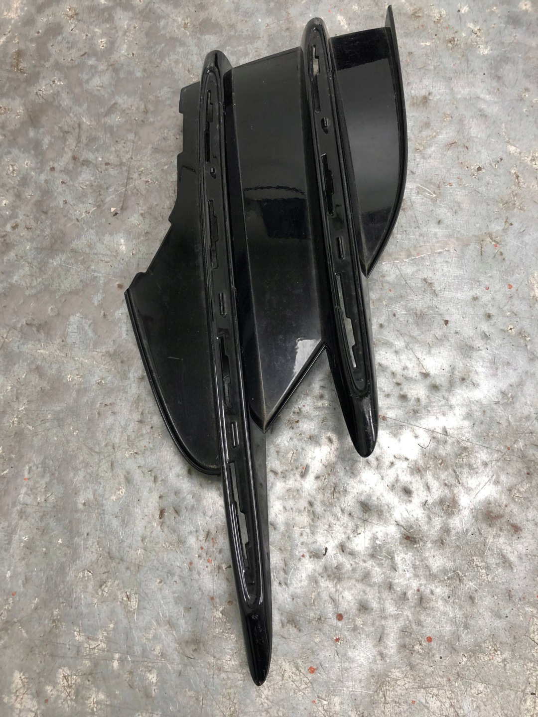 grid of a bumper left front MERCEDES V297 EQS A2978852102
