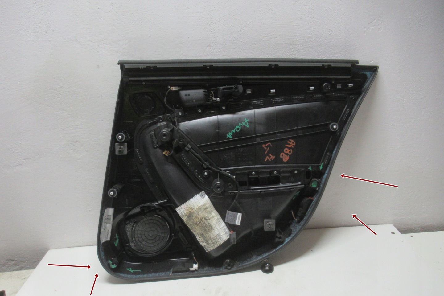 AUDI A4 B8 FL 2.0 TFSI 14R side upholstery door left rear part