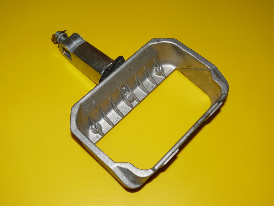 bracket holder support holder PODLOKIETNIKA AUDI A8 D2 4D0864335B